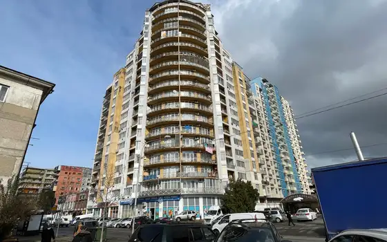 Новый дом на улице Лермонтова. Квартиры с видом на море, на город и на горы.