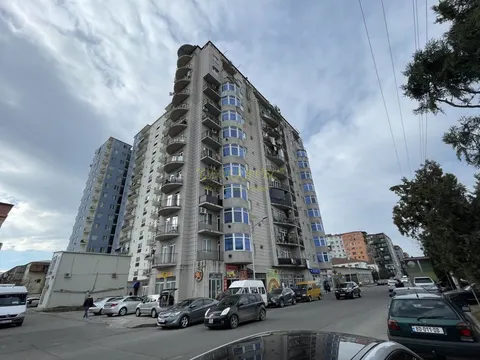 Новый 12 этажный жилой дом в тихом районе Батуми.