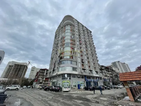 Новый жилой дом у моря. Квартиры у Макдональдса.