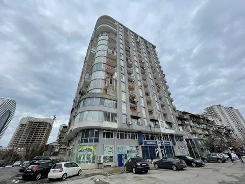 Новый жилой дом у моря. Квартиры у Макдональдса.
