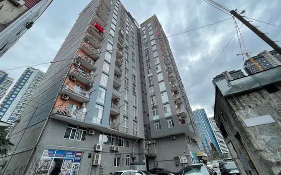Новый жилой дом у моря. Квартиры у Макдональдса.