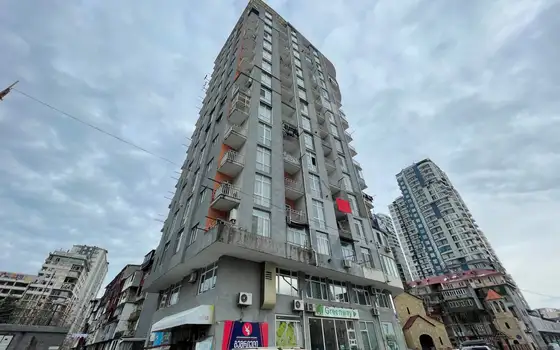 Новый жилой дом у моря. Квартиры у Макдональдса.