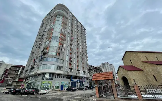 Новый жилой дом у моря. Квартиры у Макдональдса.