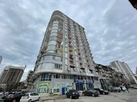Новый жилой дом у моря. Квартиры у Макдональдса.