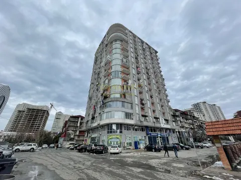Новый жилой дом у моря. Квартиры у Макдональдса.
