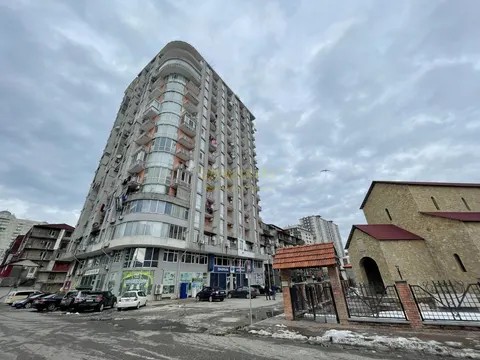 Новый жилой дом у моря. Квартиры у Макдональдса.