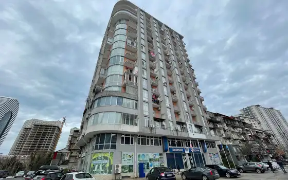 Новый жилой дом у моря. Квартиры у Макдональдса.