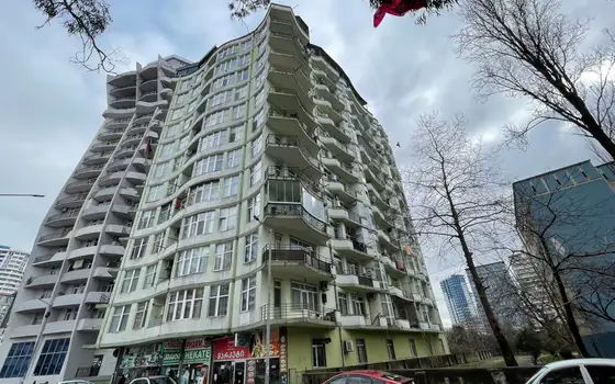 Новый 13 этажный жилой дом на ул. Инасаридзе у моря.