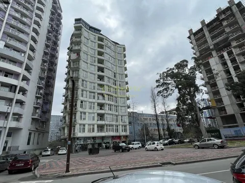 Новый 13 этажный жилой дом на ул. Инасаридзе у моря.