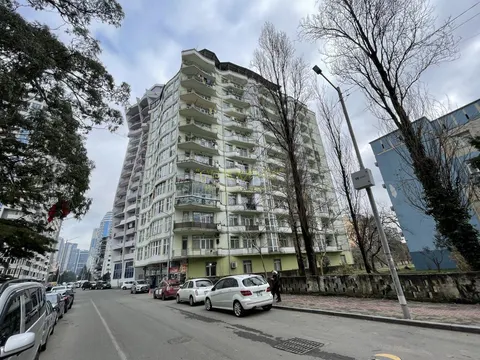 Новый 13 этажный жилой дом на ул. Инасаридзе у моря.