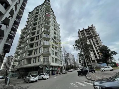 Новый 13 этажный жилой дом на ул. Инасаридзе у моря.
