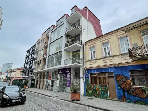 Новый 5 этажный дом у батумовской Пьяцци. Квартиры в центре старого Батуми.