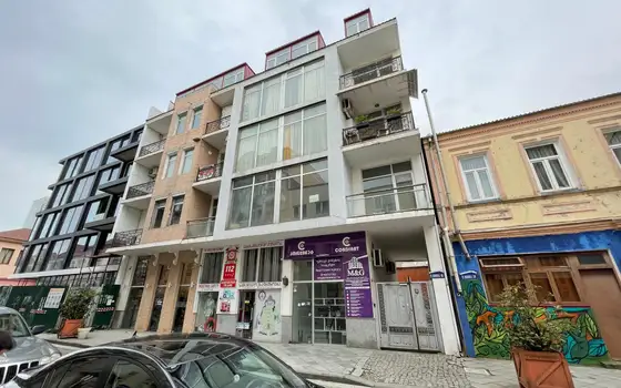 Новый 5 этажный дом у батумовской Пьяцци. Квартиры в центре старого Батуми.