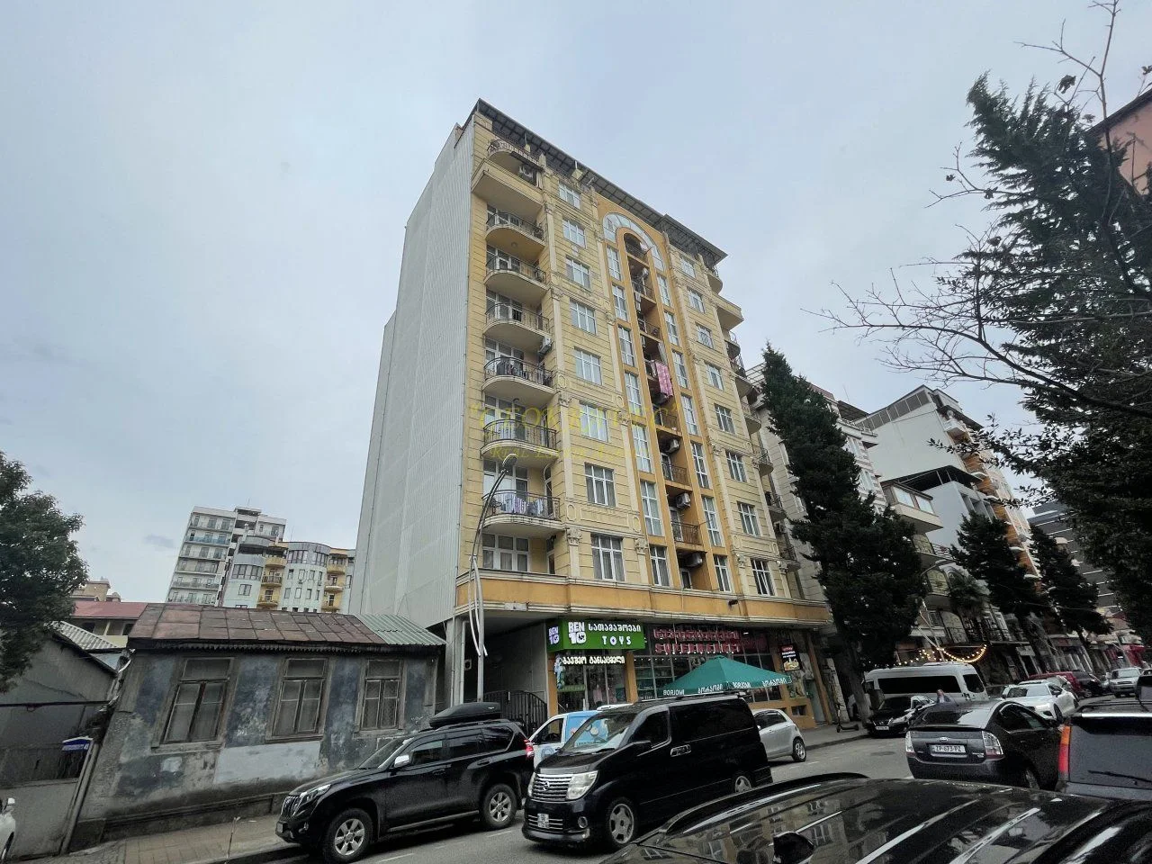 Новый дом на улице Меликишвили в Батуми. Квартиры с видом на город и на горы.
