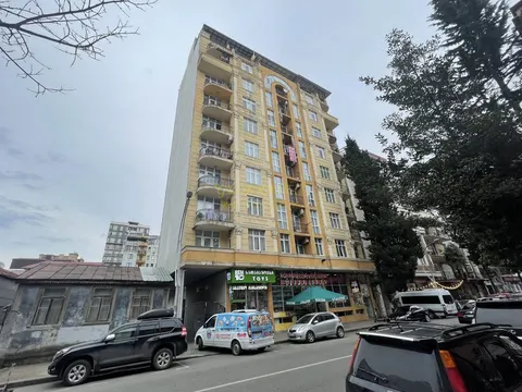 Новый дом на улице Меликишвили в Батуми. Квартиры с видом на город и на горы.