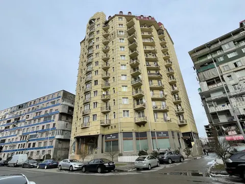 Новый 13 этажный жилой дом у ресторана Сан Ремо. Квартиры у моря.
