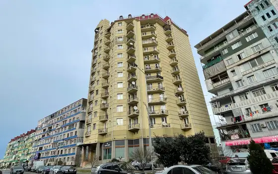 Новый 13 этажный жилой дом у ресторана Сан Ремо. Квартиры у моря.