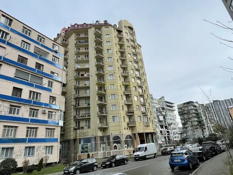 Новый 13 этажный жилой дом у ресторана Сан Ремо. Квартиры у моря.