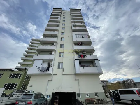 Новый дом в тихом районе города Батуми с видом на горы и на город.