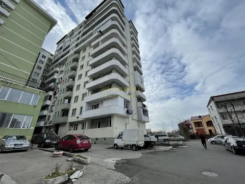 Новый дом в тихом районе города Батуми с видом на горы и на город.