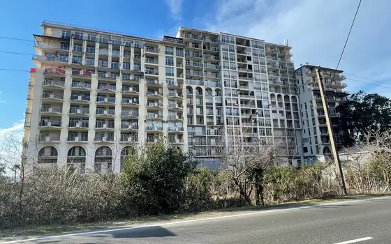 Апартаменты в новом доме госитиничного типа на берегу Черного море в Гонио.