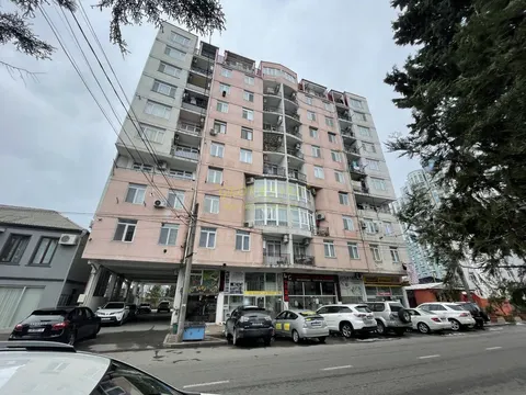 Новый жилой дом на улице Джавахишвили в Батуми. Квартиры с видом на горы.