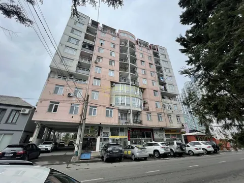 Новый жилой дом на улице Джавахишвили в Батуми. Квартиры с видом на горы.