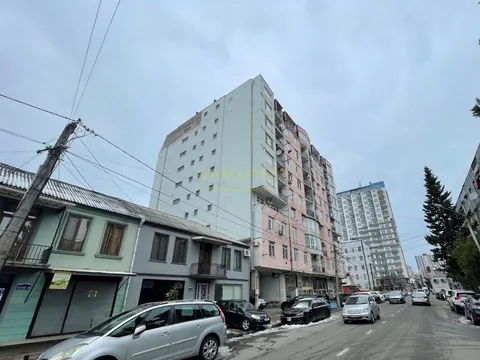 Новый жилой дом на улице Джавахишвили в Батуми. Квартиры с видом на горы.