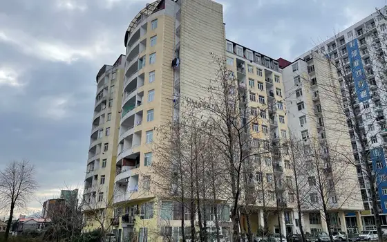 Новый 11 этажный жилой дом на улице Инасаридзе у моря.