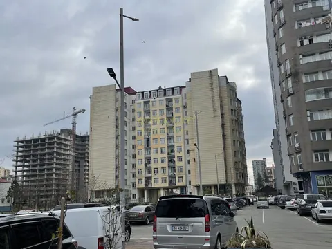 Новый 11 этажный жилой дом на улице Инасаридзе у моря.