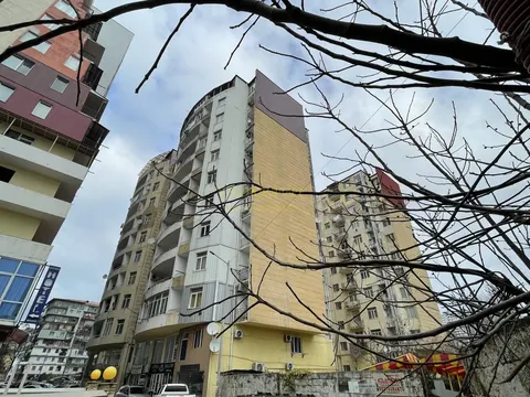 Новый 11 этажный жилой дом на улице Инасаридзе у моря.