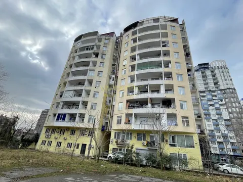 Новый 11 этажный жилой дом на улице Инасаридзе у моря.