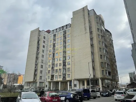 Новый 11 этажный жилой дом на улице Инасаридзе у моря.