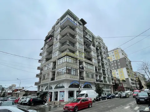 Новый жилой дом на улице Пушкина в Батуми. Квартиры с видом на город и на горы.