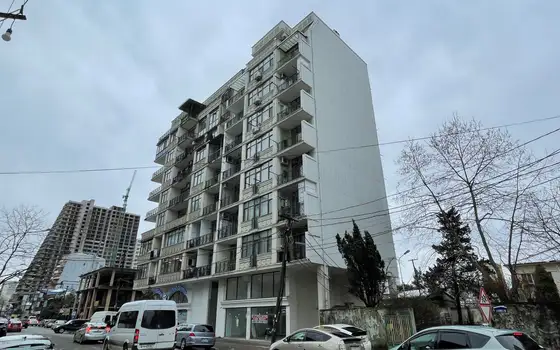 Новый жилой дом на улице Пушкина в Батуми. Квартиры с видом на город и на горы.