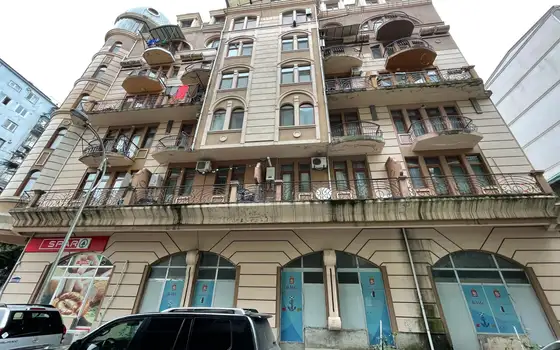Новый 7 этажный жилой дом у моря в городе Батуми на ул. 26 мая.