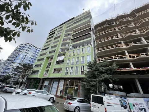 Новый жилой дом у парка 6 майя. Квартиры с видом на море и на город Батуми.