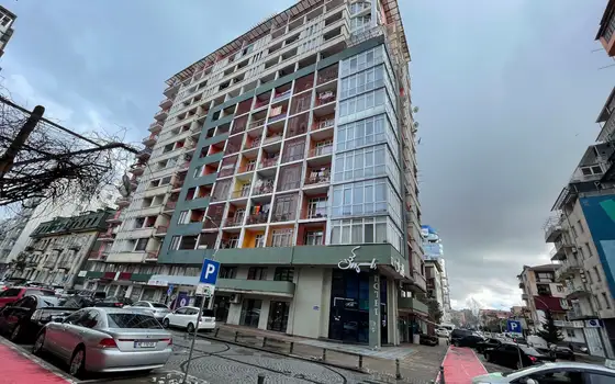 Новый жилой дом у парка 6 мая с видом на море и на горы.