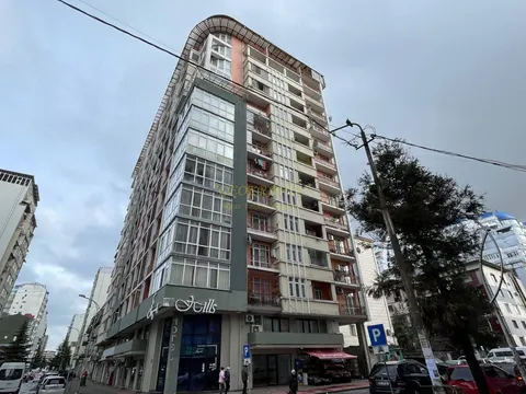 Новый жилой дом у парка 6 мая с видом на море и на горы.