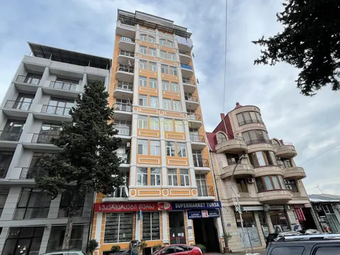 Новый 10 этажный жилой дом на улице Меликишвили в Батуми.