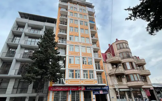 Новый 10 этажный жилой дом на улице Меликишвили в Батуми.