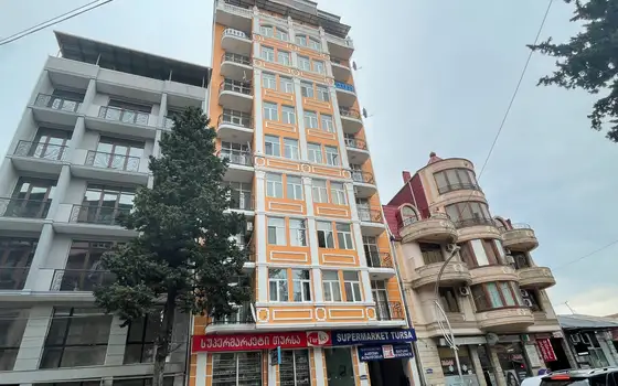 Новый 10 этажный жилой дом на улице Меликишвили в Батуми.