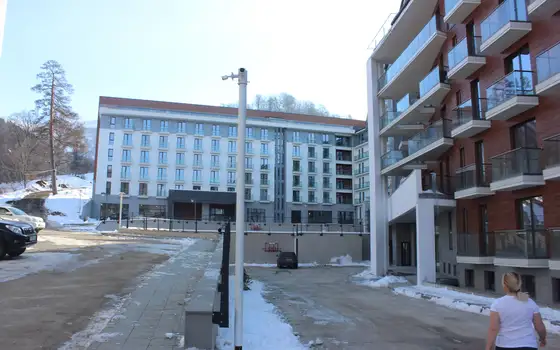 Новый жилой дом гостиничного типа ,,Орби Палас,,в горнолыжном курорте в Бакуриани. Апартаменты с видом на горы. Бакуриан