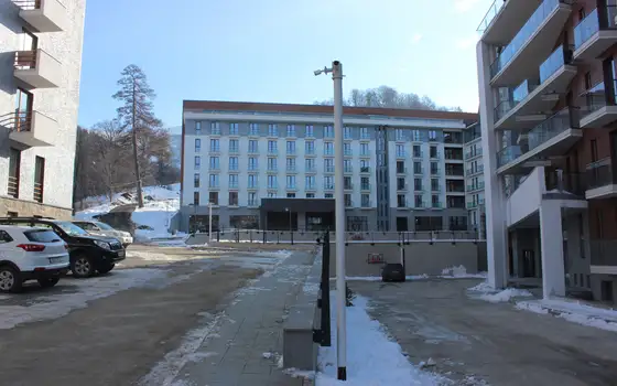 Новый жилой дом гостиничного типа ,,Орби Палас,,в горнолыжном курорте в Бакуриани. Апартаменты с видом на горы. Бакуриан