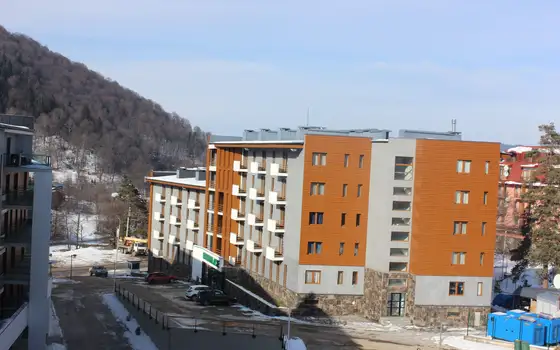 Новый жилой дом гостиничного типа ,,Орби Палас,,в горнолыжном курорте в Бакуриани. Апартаменты с видом на горы. Бакуриан