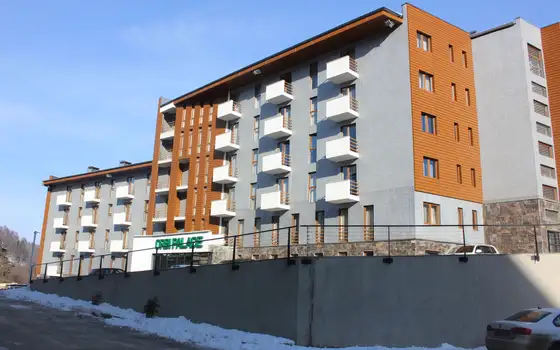 Новый жилой дом гостиничного типа ,,Орби Палас,,в горнолыжном курорте в Бакуриани. Апартаменты с видом на горы. Бакуриан