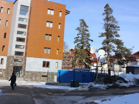 Новый жилой дом гостиничного типа ,,Орби Палас,,в горнолыжном курорте в Бакуриани. Апартаменты с видом на горы. Бакуриан