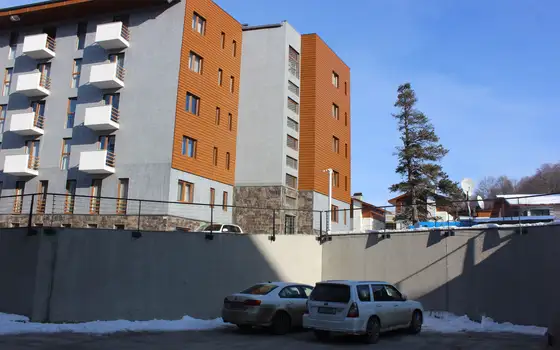 Новый жилой дом гостиничного типа ,,Орби Палас,,в горнолыжном курорте в Бакуриани. Апартаменты с видом на горы. Бакуриан