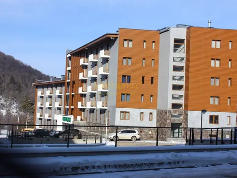 Новый жилой дом гостиничного типа ,,Орби Палас,,в горнолыжном курорте в Бакуриани. Апартаменты с видом на горы. Бакуриан