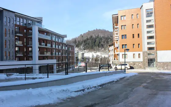 Новый жилой дом гостиничного типа ,,Орби Палас,,в горнолыжном курорте в Бакуриани. Апартаменты с видом на горы. Бакуриан